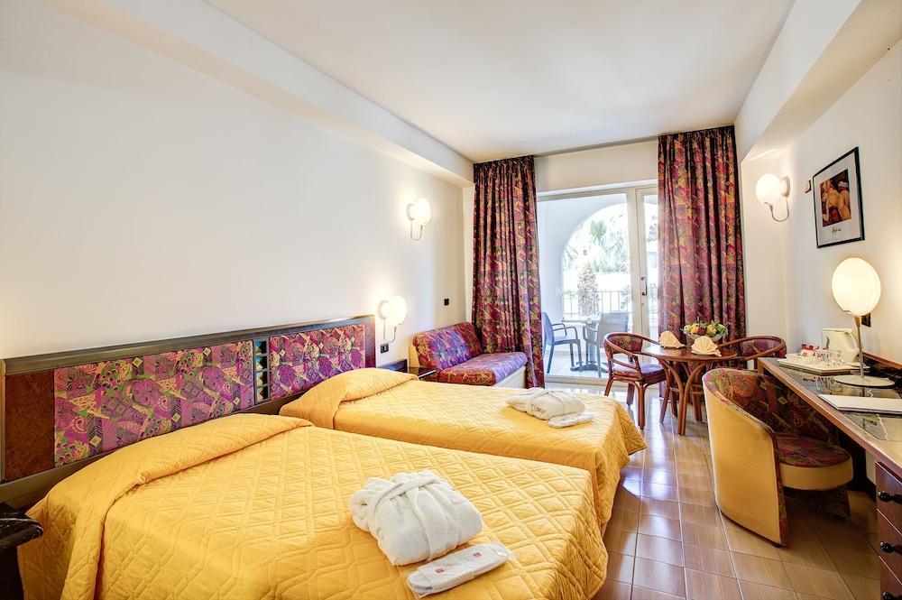 Hotel Le Terrazze Letojanni Εξωτερικό φωτογραφία