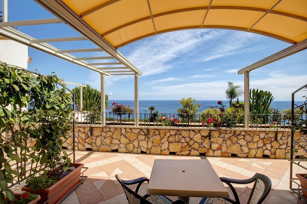 Hotel Le Terrazze Letojanni Εξωτερικό φωτογραφία
